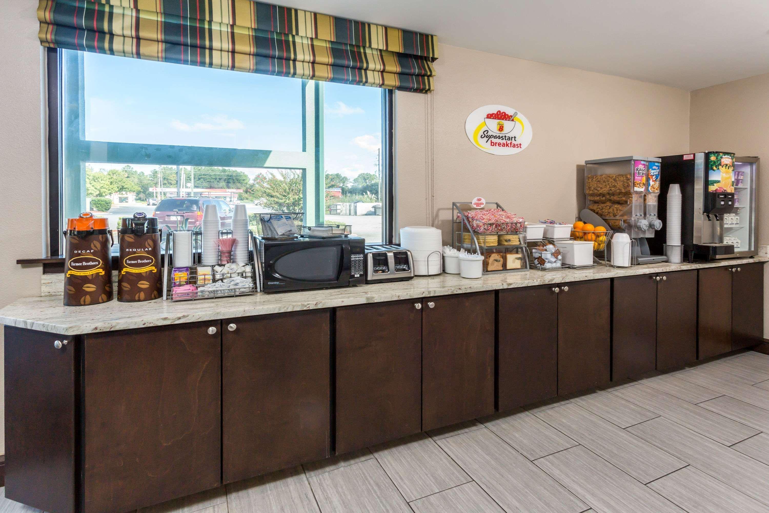 Отель Super 8 By Wyndham Valdosta Ga I-75 Экстерьер фото